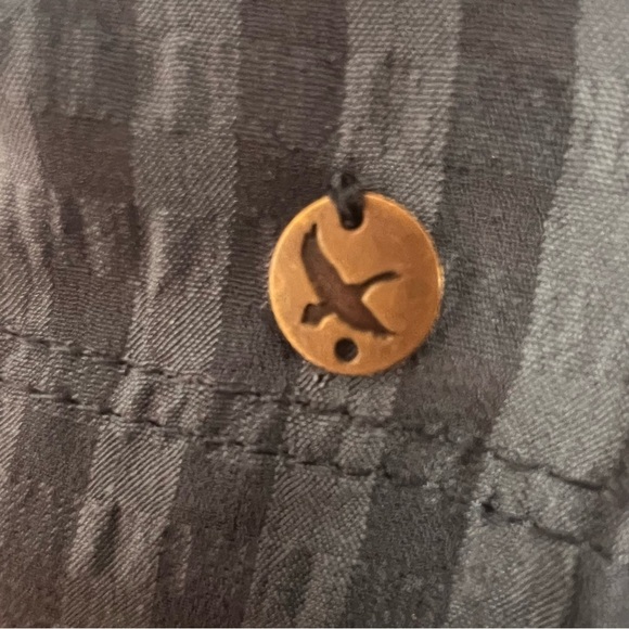 Eddie Bauer semi-sheer blue patterned blouse with front buttons size large - Picture 7 of 14